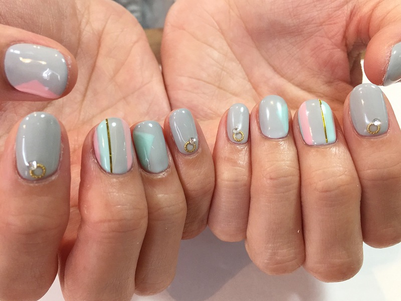 三角ネイル。　パステルカラーでガーリーに♪