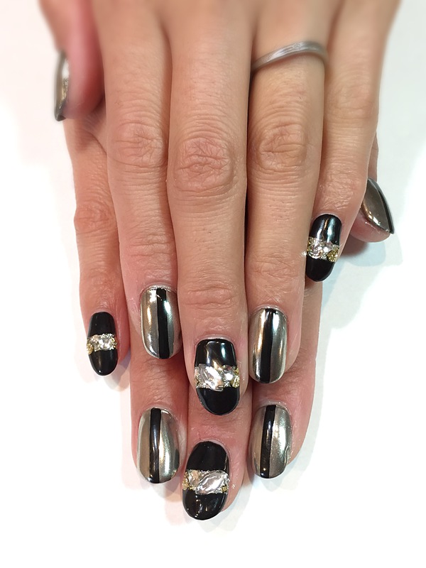 モード系 ミラーネイル。