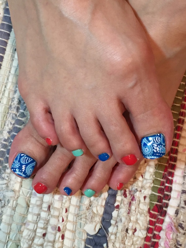 ペディ　ポップカラー×ペイズリー柄。