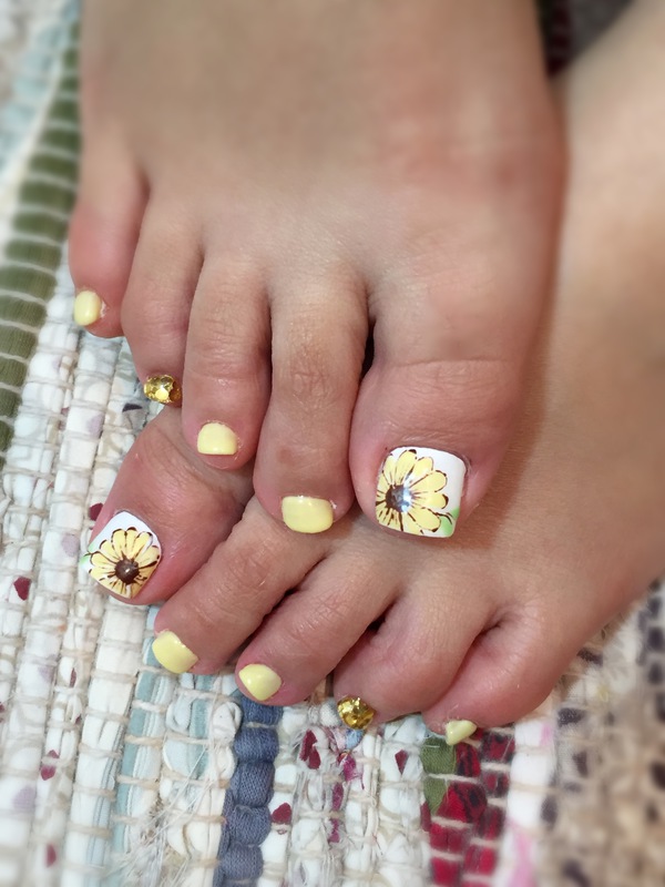 ペディ　向日葵×パステルカラー。
