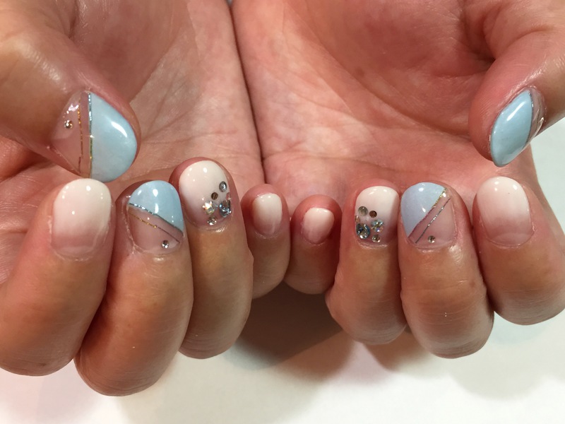 ホワイト×アクアマリン。