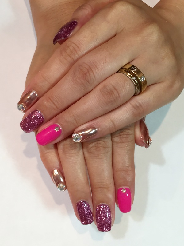 ビビッドピンク×ミラーネイル。