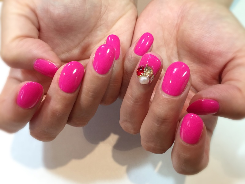 トロピカルピンク×Ｖカットビジュー。