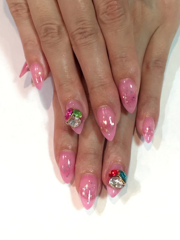 シースルーピンク×Ｖカットビジュー。