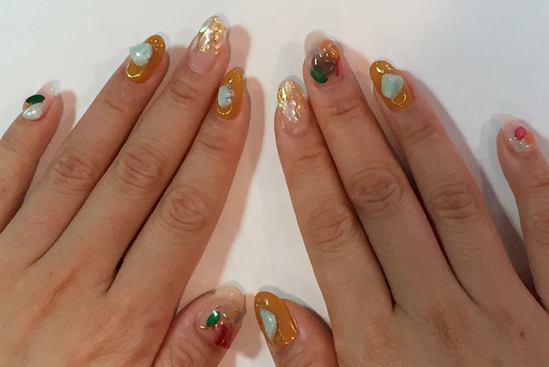 チェスナットブラウン×天然石風ビジュー。