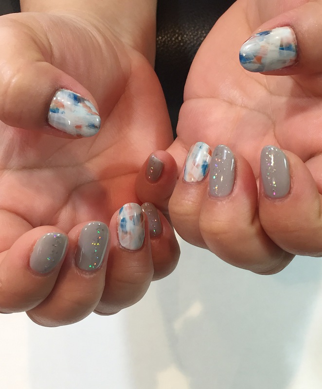 グレー×レイヤードチェック柄。