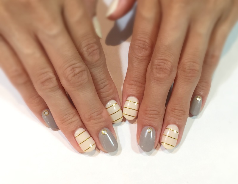 ゴールドボーダー柄×グレー。