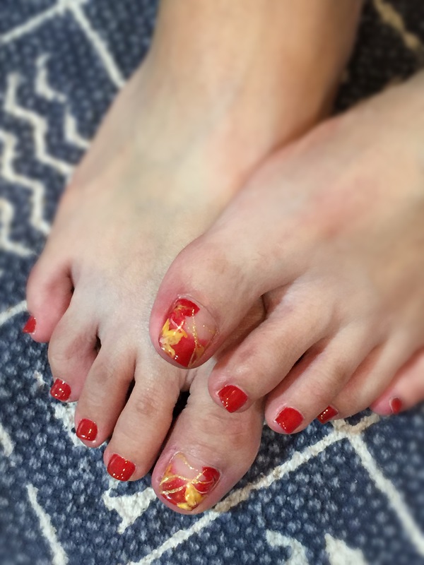 ペディ　紅葉ネイル。