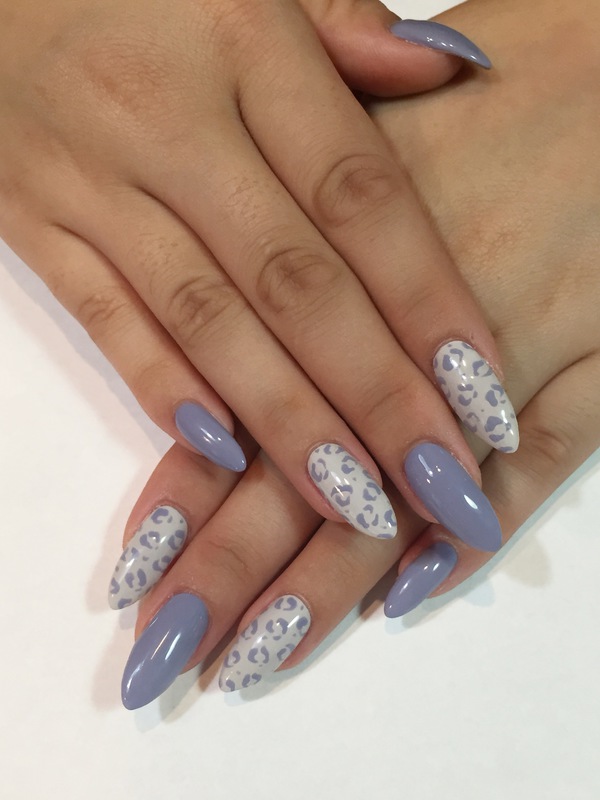 ブルーグレージュ×アニマル柄。