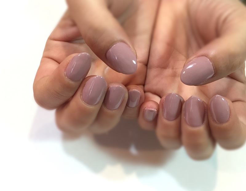 ワンカラーネイル、ダスティーピンクベージュ。