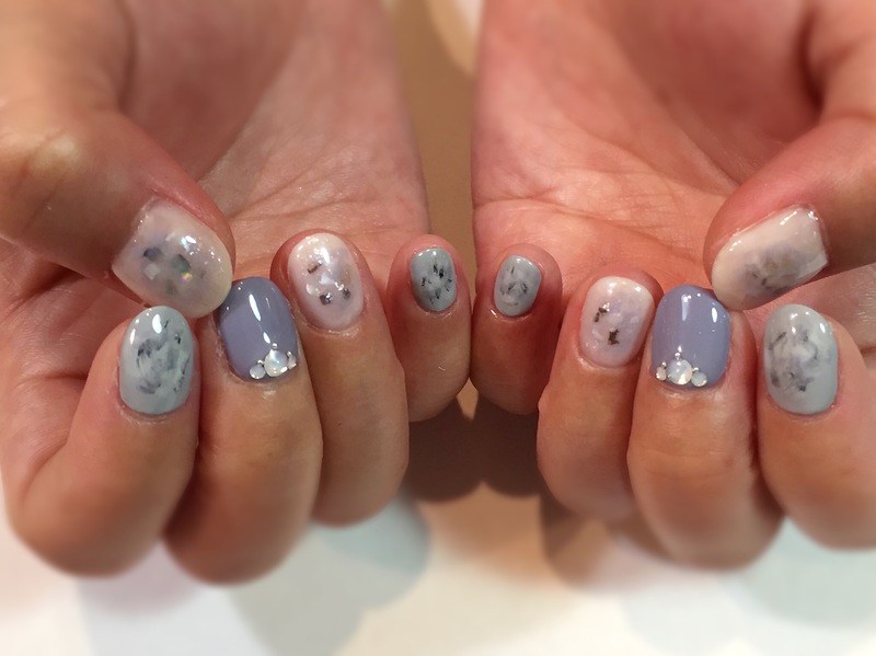 天然石風　シアーレイヤードネイル。