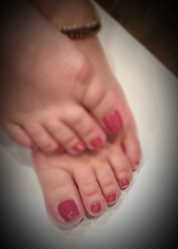 ペディ　ケア・カラー。　オススメのグレイッシュローズピンク♡