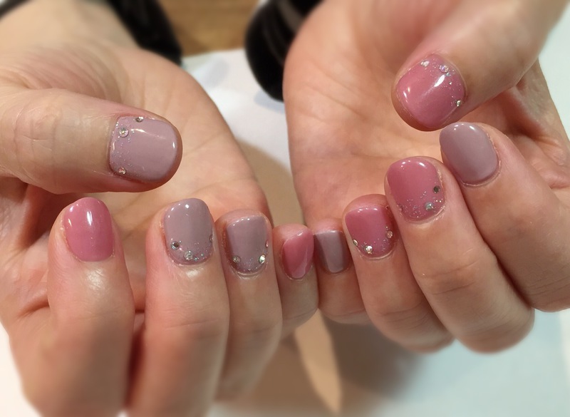 ショートネイル×ダスティーピンク×ダスティーピンクベージュ。