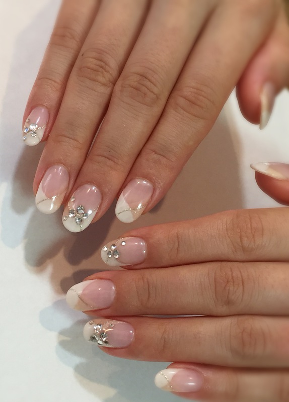 ホワイト×ヌード♡ウェディングネイル。