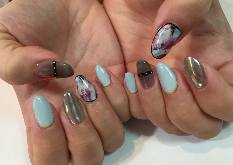 ハード過ぎないクールな大人ロックネイル。