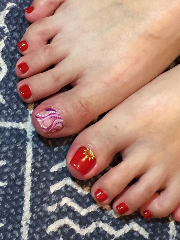 ペディ　レッド×ペイズリーで秋オリエンタルネイル。