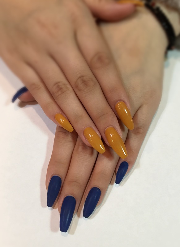 ネイビーマット×イエローキャメル。