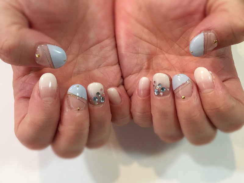 グリッターヤーン×くすみブルーネイル。