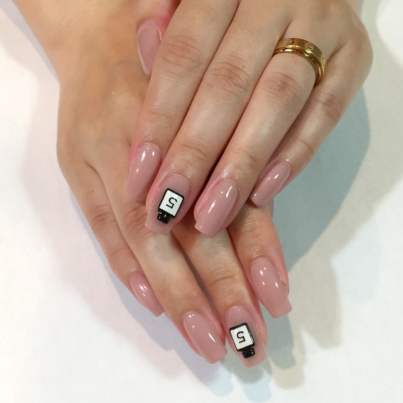 ピンクヌーディー×パフュームボトル。