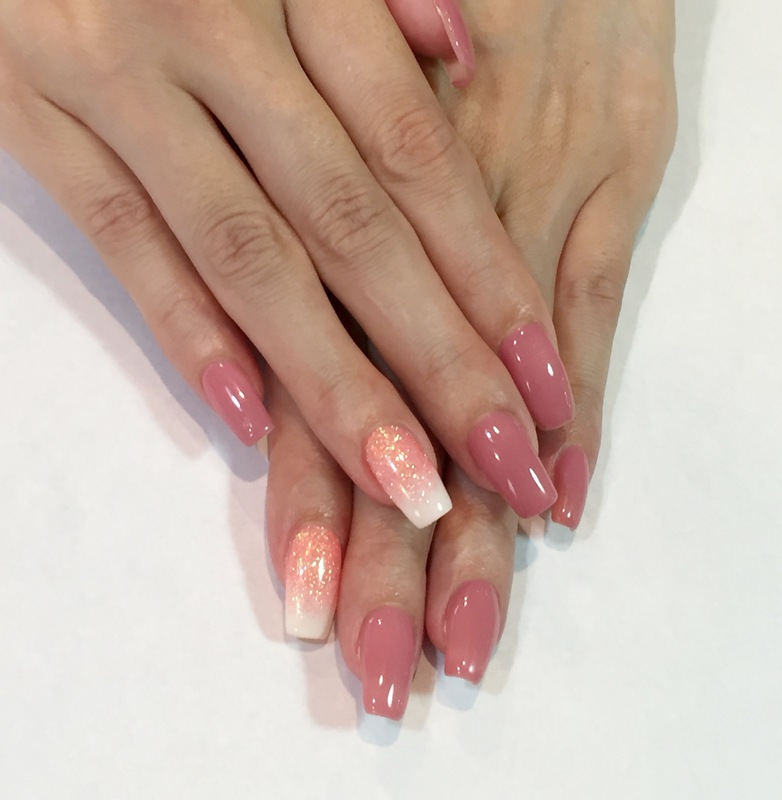 くすみピンク×ポイントグラデーションアート。