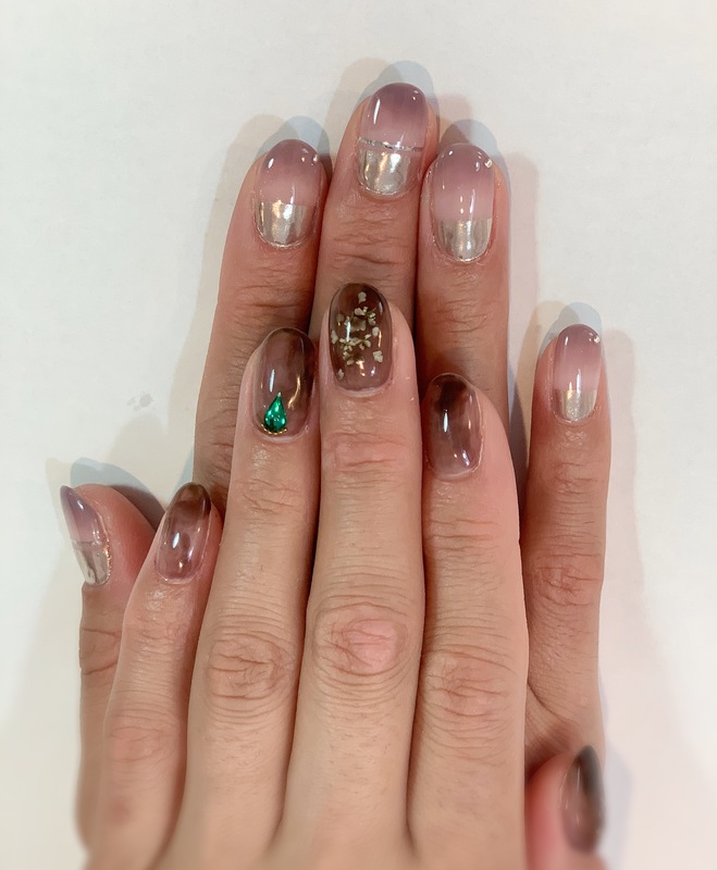 アシメネイル。#シースルーブラウン#べっ甲風#ミラーシルバー#バイカラー#シアーグラデ