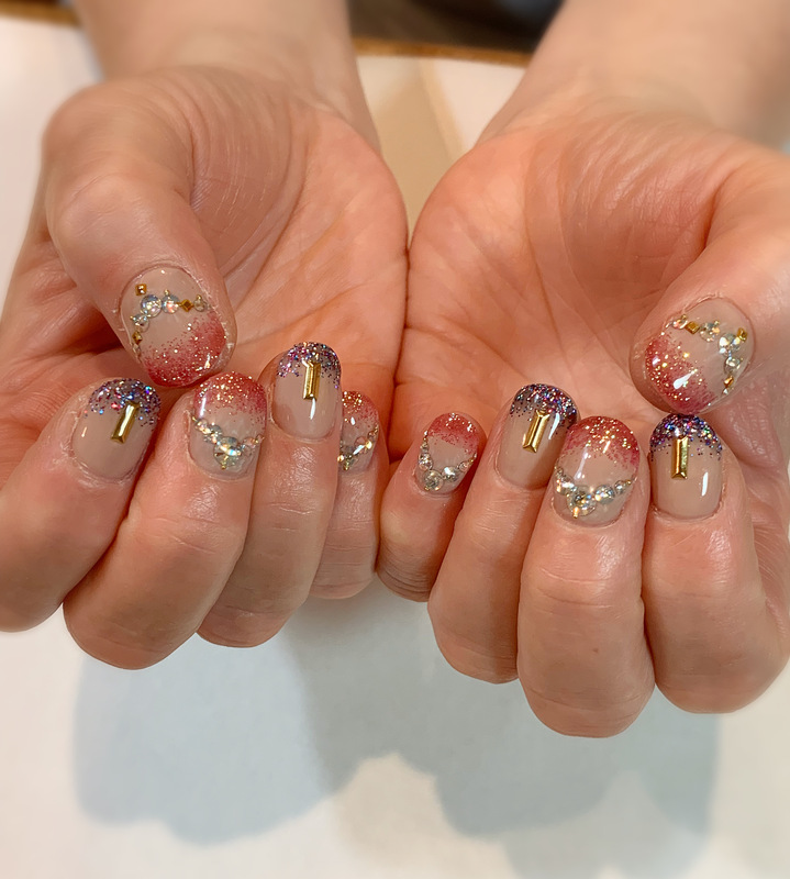 ２色ラメグラ×V字ビジューネイル。