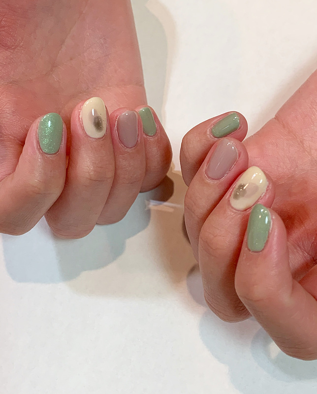 ３色ネイル×塗りかけアート。シンプルネイル。