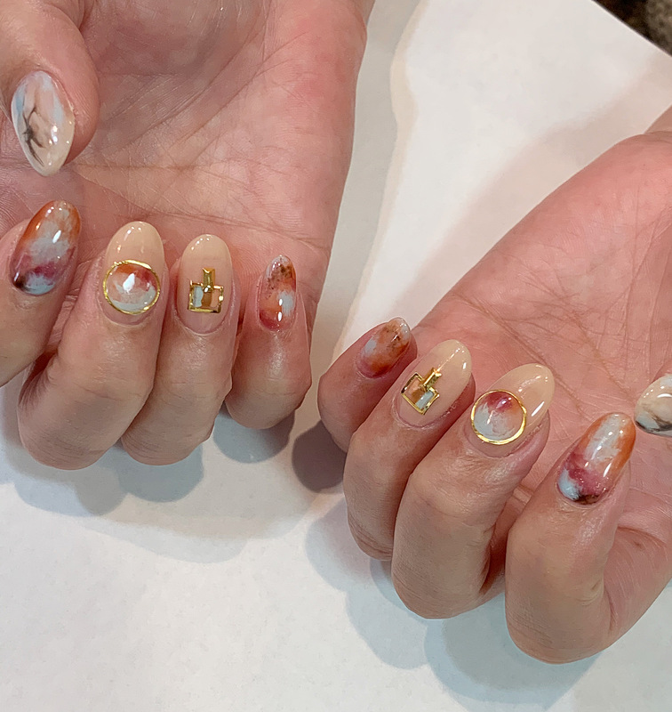 ・シアーベージュ・ブラウン・くすみブルー・ボルドー・ニュアンスネイル・パフュームボトル ネイル