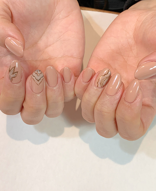 ・ヌーディーネイル・ヌードカラー・シンプルアート・エスニック柄・モロッコ風