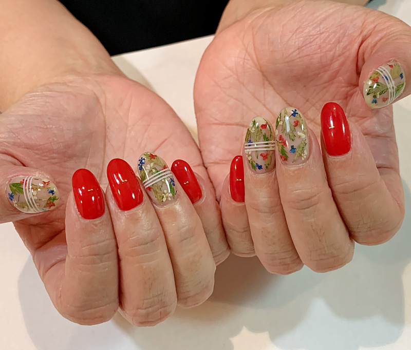 ・春ネイル・クリア・ドライフラワー・アディダス風・3ストライプ・赤・ゴールドスタッズ
