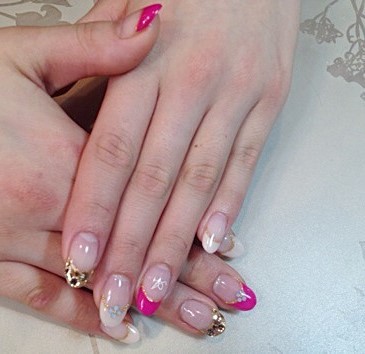 バービーピンクで大人nail。