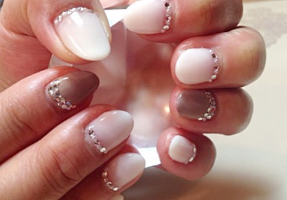 ホワイト グラデーション。